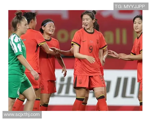 四位足球球星与女主角合影瞬间展现足球魅力与精彩互动