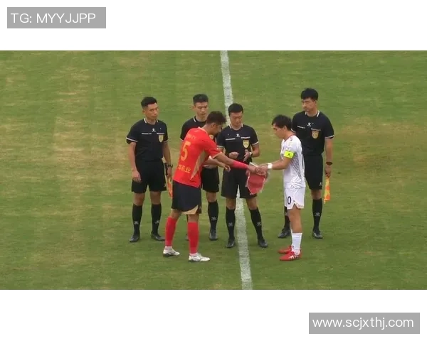 铁人球星奋战绿茵场展现无畏精神点燃激情时刻